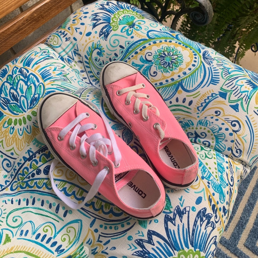 Pink converse